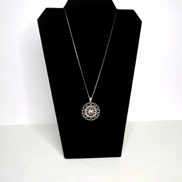 Solid 14kt Diamond Cut White Gold Circles Pendant and Chain - Picture 4 of 8